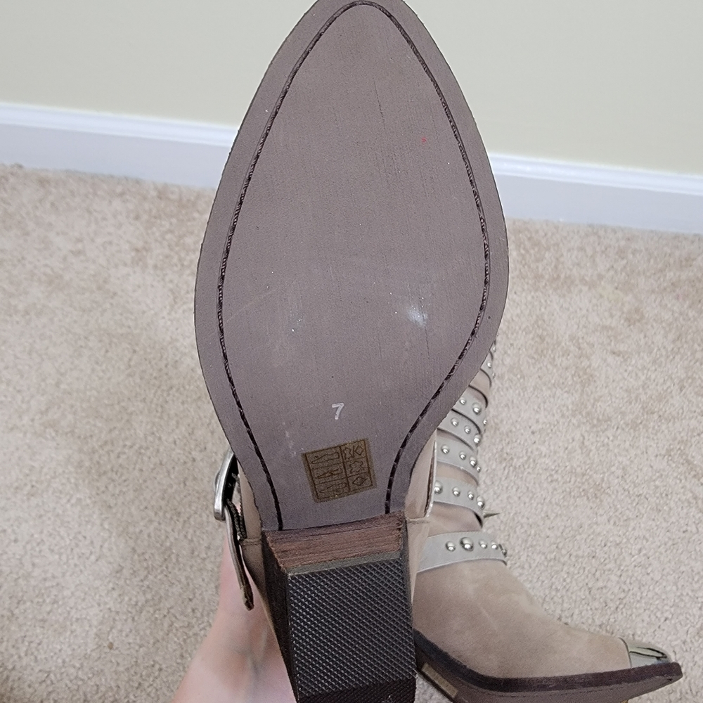 Jeffrey Campbell Kravitz boots in tan studded buckled heeled size 7 - Picture 8 of 10
